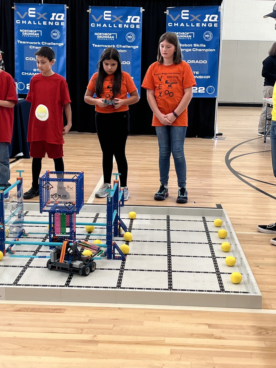 JenOlsenSVVSD's tweet photo. Rocking robots from @PrairieRidgeES are showing perseverance and pride! #stvrainstorm #fredericklearns #vexiq #Engineering #innovation #thesekidsrock https://t.co/Slip8x4ClL