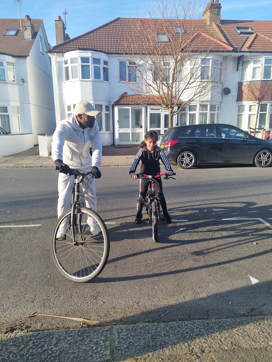 Pinky_Pinkos's tweet photo. We bike 🚴🏿‍♂️🚴🏽‍♀️ Rider's out here! Fitness training....... #DaddyAndPrincess 🤎🤍 https://t.co/nOWBZ47v8T
