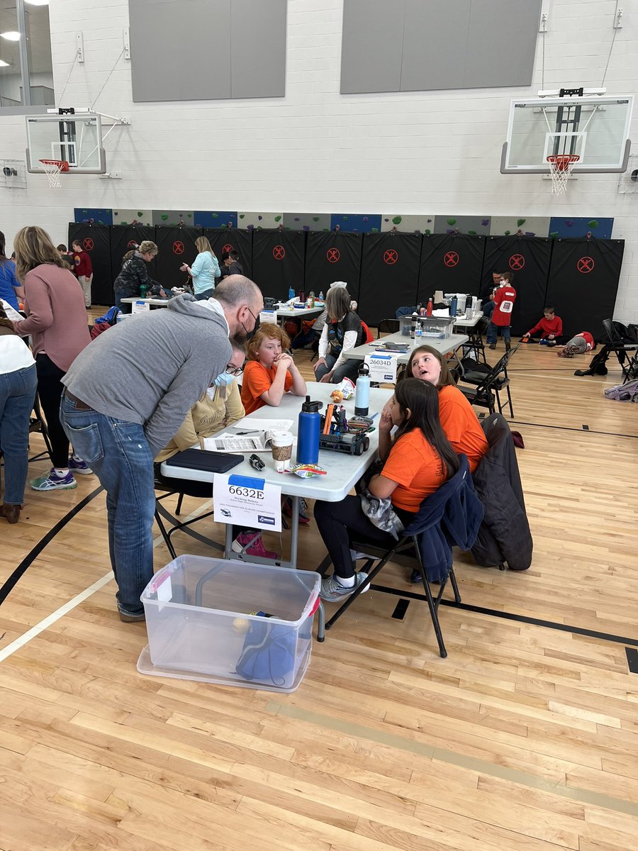 JenOlsenSVVSD's tweet photo. Rocking robots from @PrairieRidgeES are speaking to judges @SHPK8! @VEXRobotics isn’t just about building robots and driving. These kids have to present their ideas to judges! #stvrainstorm #fredericklearns https://t.co/axVY8GdvGo