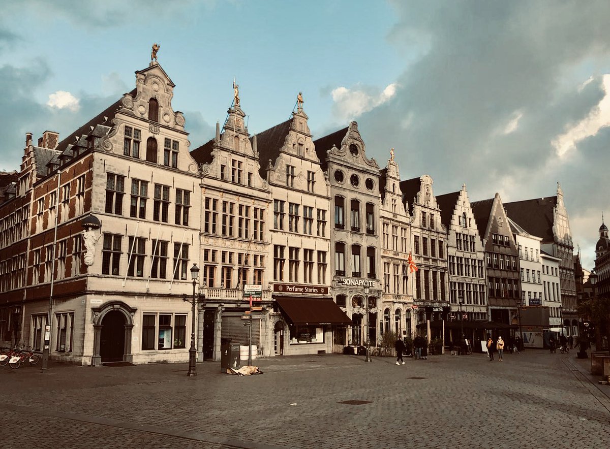 Das <a href="/CEVolleyball/">European Volleyball</a> Board berät hybrid in Antwerpen.
Neben der ganzheitlichen Entwicklung des #Volleyball|s in #Europa, ist der Krieg in der Ukraine natürlich natürlich Thema. Schwierig Zeiten erfordern Mut und gemeinsames Handeln.