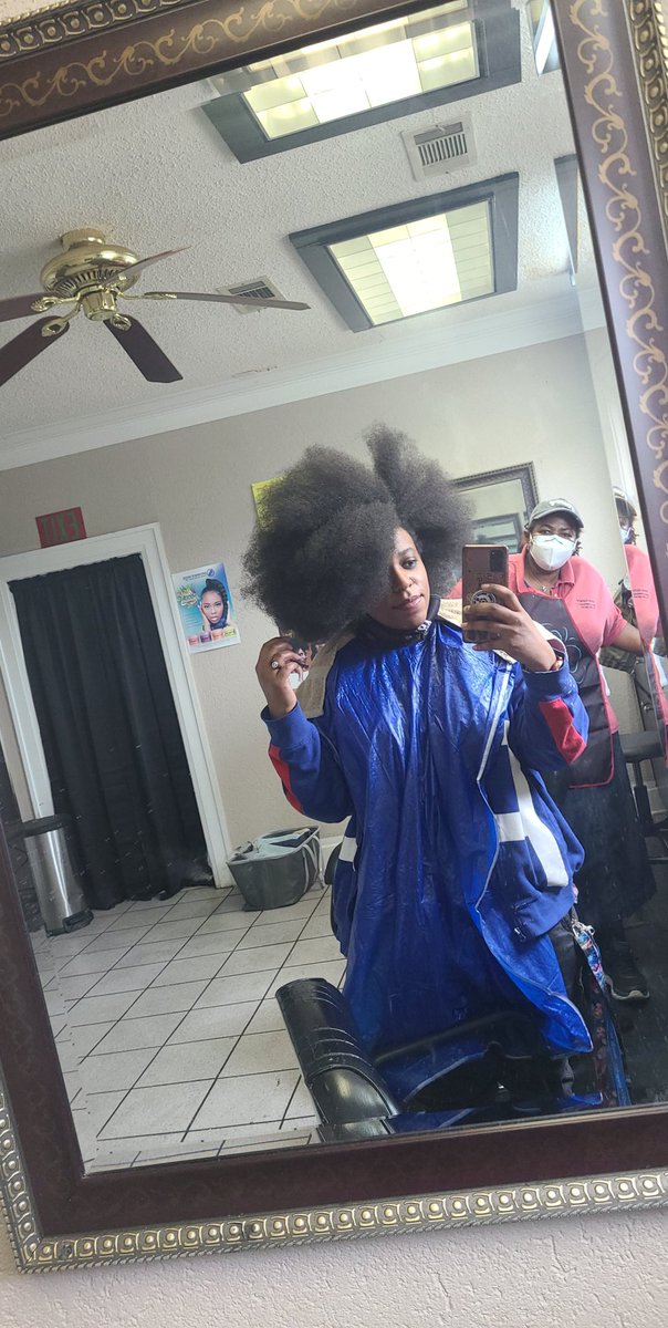 SmileSmileyXP's tweet photo. Hair growth is real out here!!! Chopped it off had a mohawk for a while and this is the aftermath of leaving my here alone๐๐๐๐and this isn't even it straight ๐๐๐ @softuch25 #blackgirlmagic #myblackisbeautiful #canttellmeshit #longhairdontcare #afroqueen #igotitfrommymama https://t.co/0CrtnxVfAK