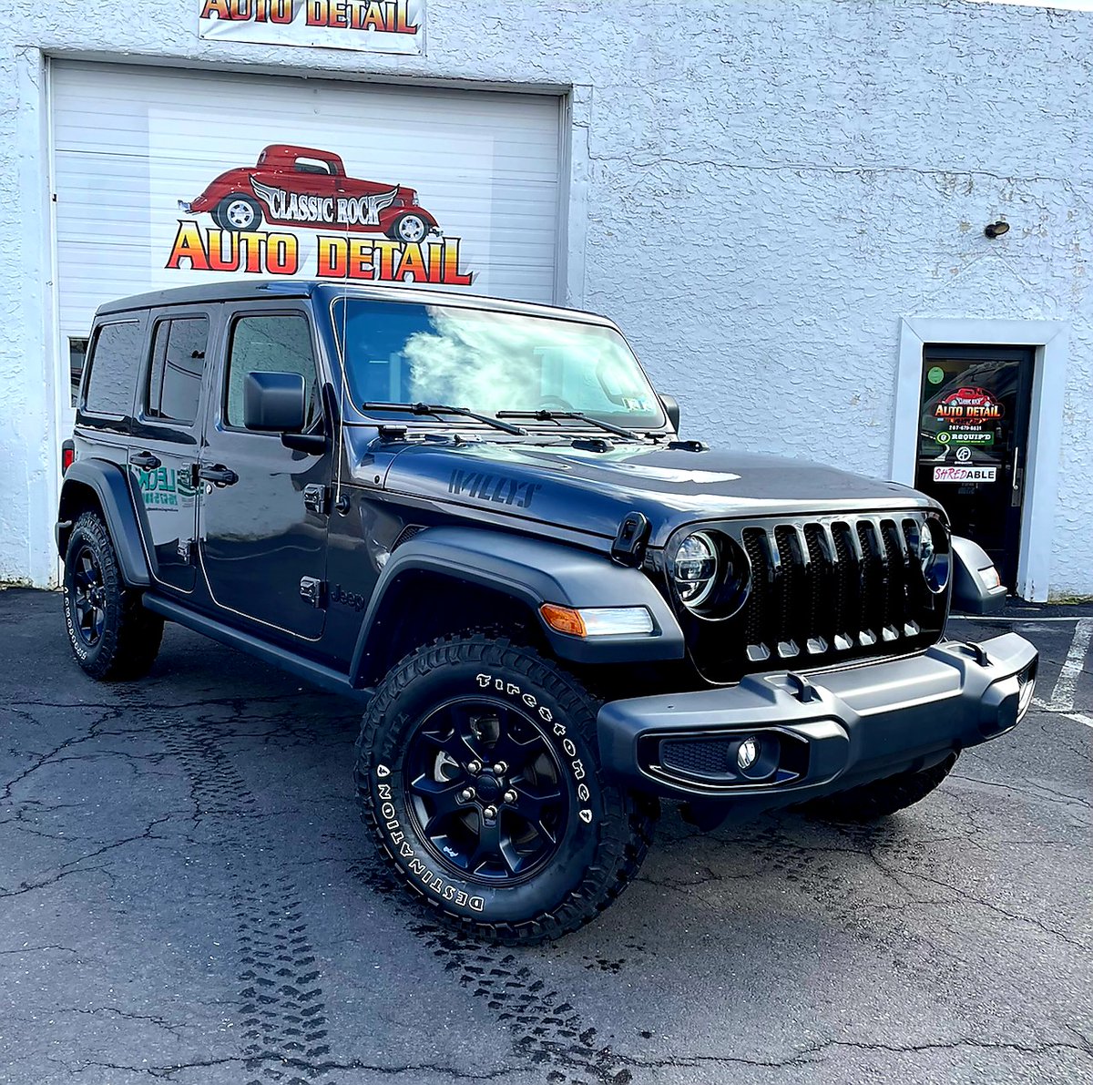 rock_detail's tweet image. Some amazing beauties this week cleaned and detailed at our shop.  Give us a call at 267 679 8831 to make ur appt.  Spring is close by. Get ur truck, SUV, JEEP  or car shining for the spring time weather heading our way.