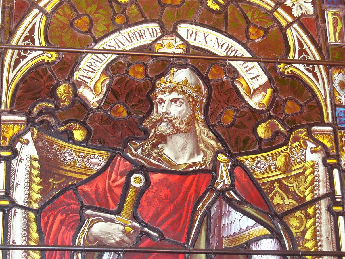 Nació alrededor del año 1015 y murió el 25 de septiembre de 1066 en la batalla de Stamford Bridge. Está considerado el último vikingo, porque con él moría el sueño vikingo de hacerse, de nuevo, con el trono inglés. También moría, o empezaba a morir, la Era Vikinga.