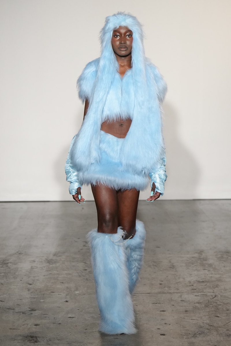 artpiles's tweet photo. some of my fav looks from lfw22 https://t.co/IiQ031vs1u