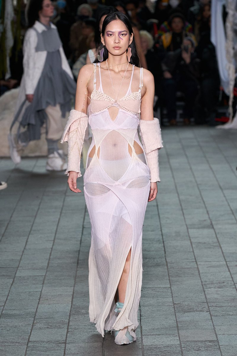artpiles's tweet photo. some of my fav looks from lfw22 https://t.co/IiQ031vs1u