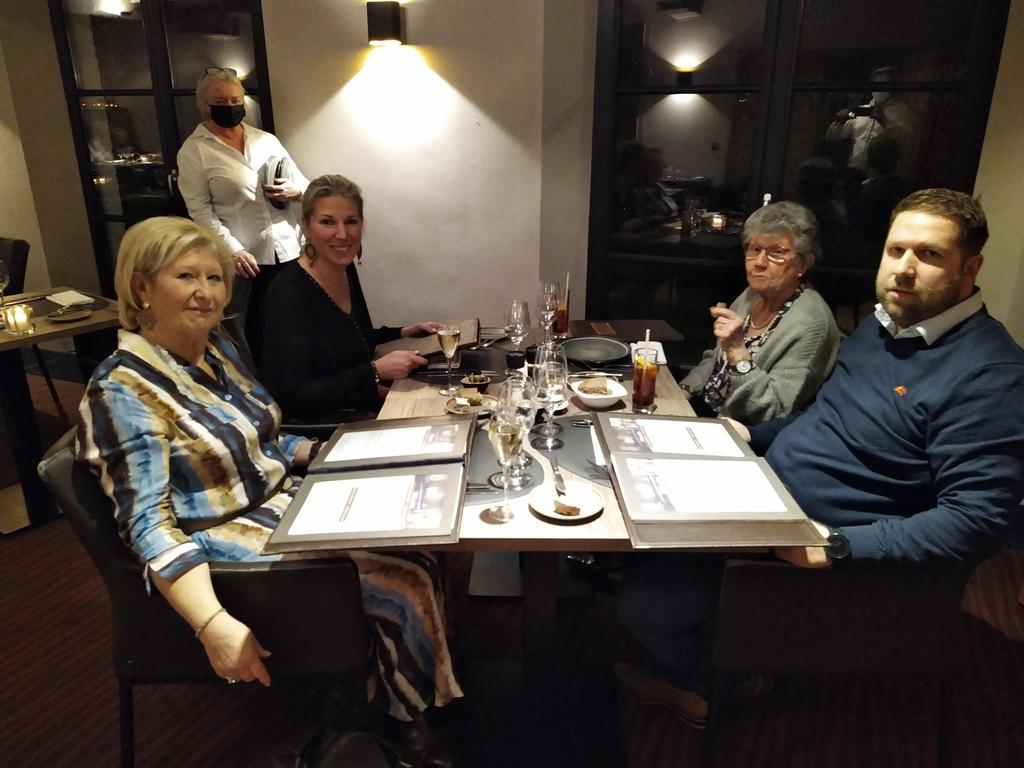 lindadevisch's tweet photo. Birthdaydiner@weinebrugge@brugge https://t.co/bqGgVq7Xig