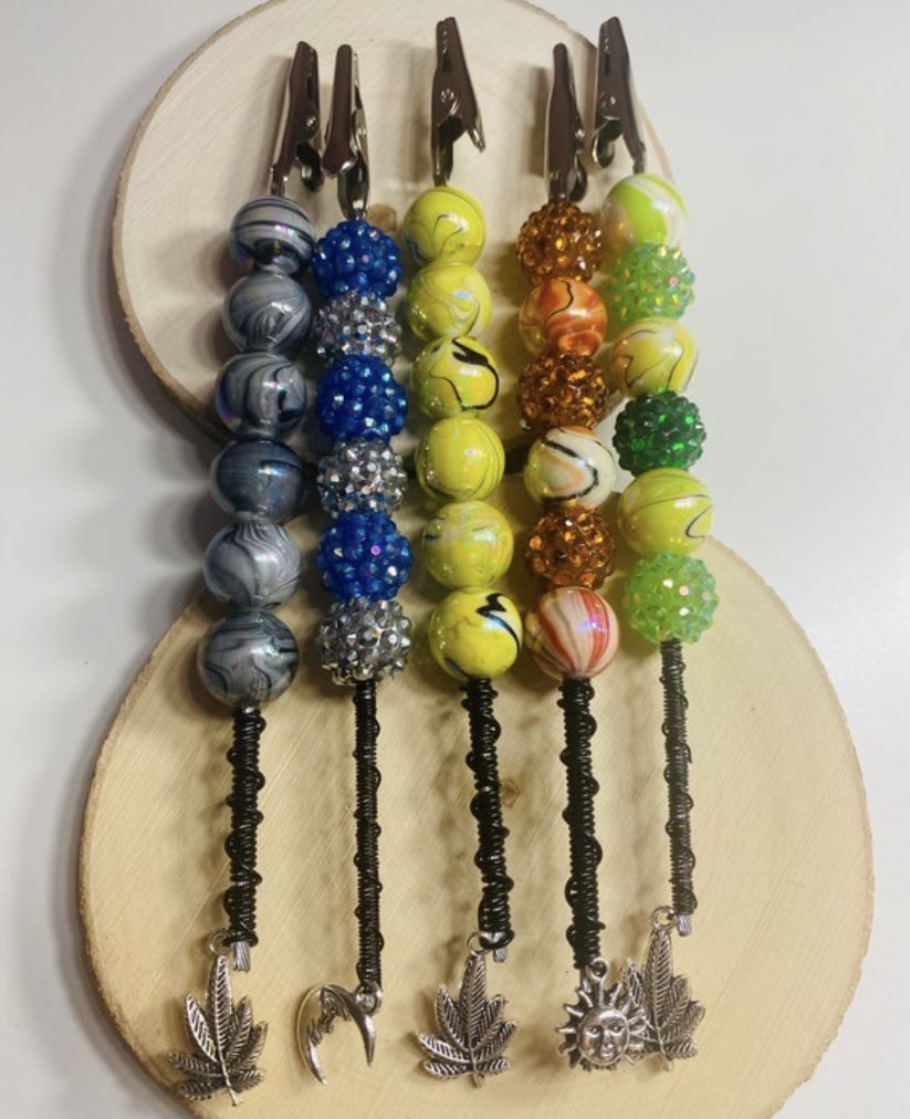 JourneytoSelfJS's tweet photo. Roach Clips 💨 🍃 🍁 

Smoke in style while also protecting your nails from getting burnt/dirty 💅🏼 

Link to purchase: https://t.co/dwPB8xdCUF https://t.co/xdnnXp7PAU