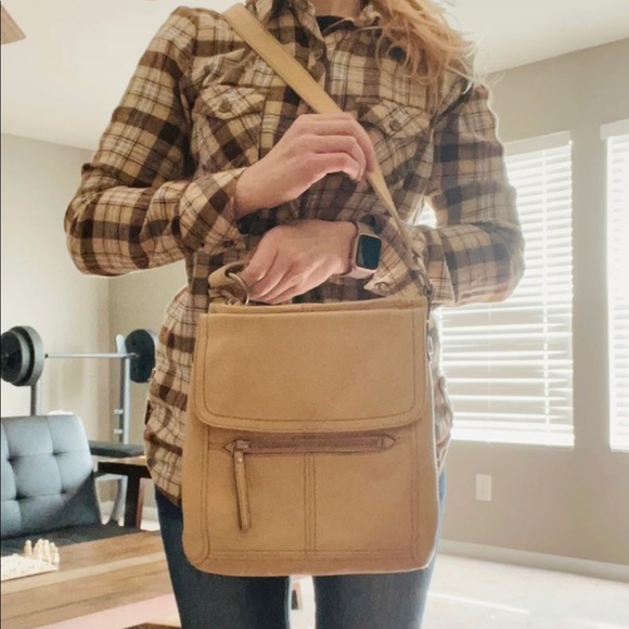So good I had to share! Check out all the items I'm loving on <a href="/Poshmarkapp/">Poshmark</a> from <a href="/bngr79/">Brandy Rowan</a> @carol_luebbert #poshmark #fashion #style #shopmycloset #uniqlo #fossil: posh.mk/tZSNvnJ6Xnb