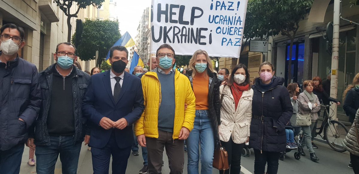 PaquiPerezCs's tweet photo. 🇺🇦 Esta tarde hemos recorrido las calles de Murcia junto al pueblo ucraniano que vive en nuestro municipio para pedir PAZ para #Ucrania 

Los gobiernos de las naciones deben trabajar por la paz usando la diplomacia y no la guerra.  

#MurciaConUcrania 
#PazYLibertadParaUcrania 🕊 https://t.co/NkRAKSDvAZ