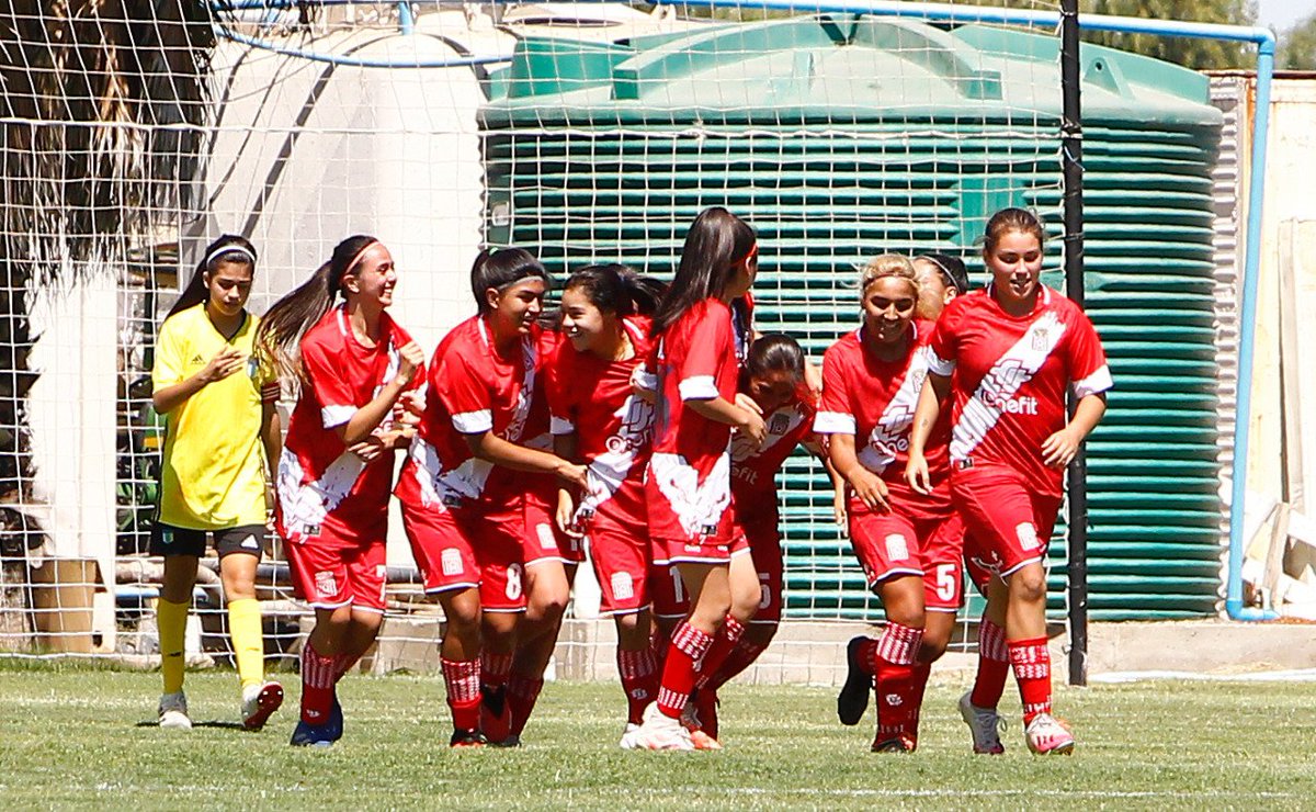 ¿Qué mejor que un aniversario jugando en cancha y defendiendo estos colores? 🤍❤️

Gran mañana de doble amistoso ante O'Higgins ⚽ En los marcadores, nuestro plantel cayó por 6-0 y nuestra juvenil ganó 3-2.

¡Vamos familia que este camino 2022 es largo y recién arranca!
