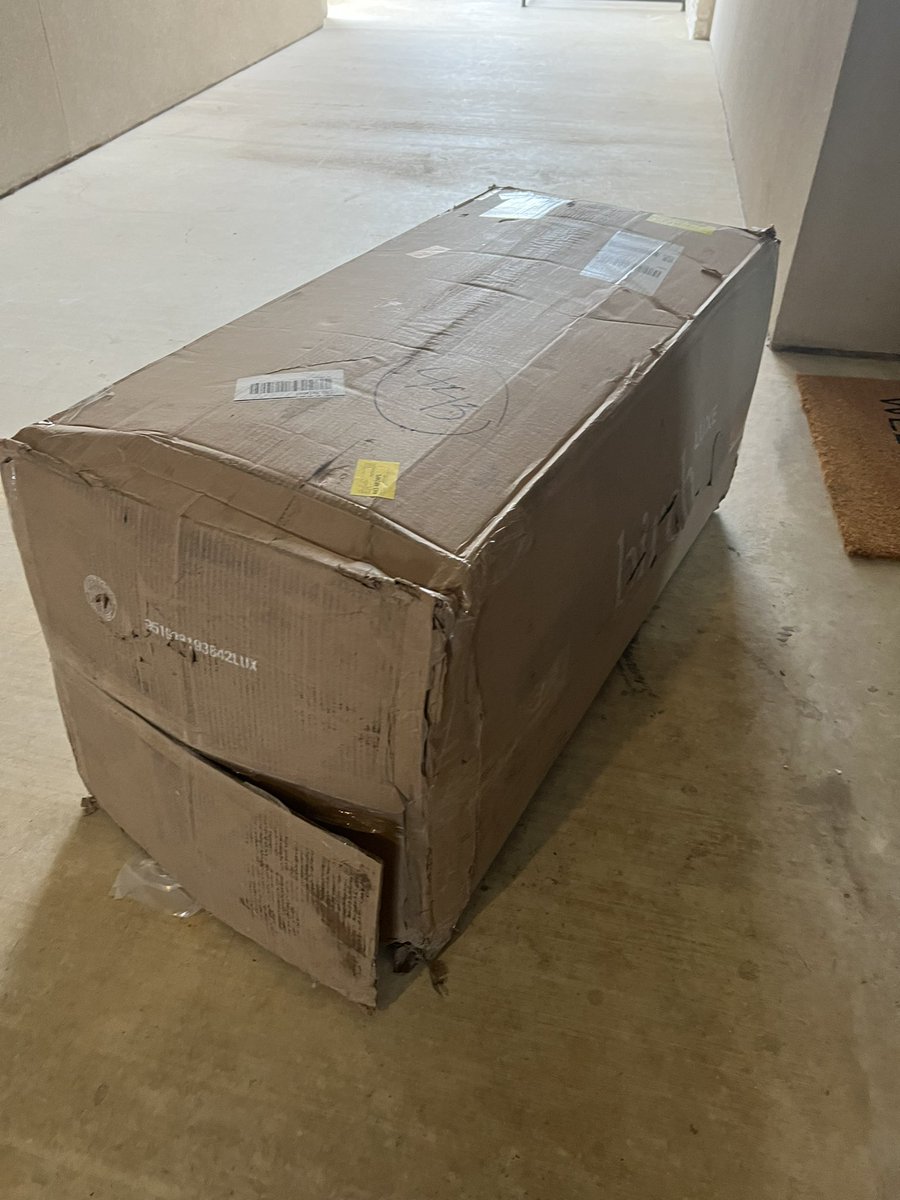 makramatiyah's tweet photo. Website vs. Real Life. @LiveBirch you need to look at the entire customer journey incl. delivery and set up, not stop at a fancy checkout page! 🤬 🤬 https://t.co/B4A9g91zCY