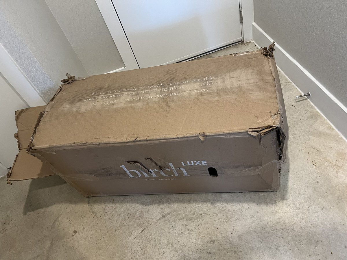 Website vs. Real Life. <a href="/LiveBirch/">Birch</a> you need to look at the entire customer journey incl. delivery and set up, not stop at a fancy checkout page! 🤬 🤬