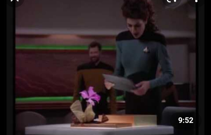 dude_trek's tweet photo. #trekfirsts 26
Second chances was a fun. Riker meets his transporter clone who wishes to continue the relationship with Troi. He made the first move with a scavenger hunt that excited Troi. Although it didn't last I like think the idea of getting back together was sparked here. https://t.co/F5oT0Sqz18