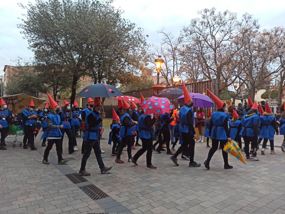 EsparregueraFM's tweet photo. El jurat ha premiat l'Univers Mitològic de l'@escolataquigraf com a millor comparsa i coreografia, Els Contes del Pau Vila com a millor carrossa i Natura Màgica de l'@LaLlunaEsplai com a millor comparsa infantil. https://t.co/KofqvPdxA1