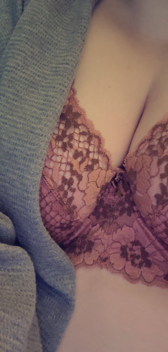 Lynnesima1's tweet photo. It's amazing the confidence a sexy bra can give you. 😚 #sexy #lace https://t.co/EXu28ejb7G