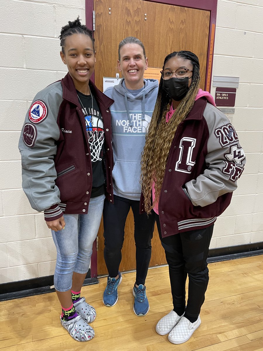 Lockhart_GBB (@lockhart_gbb) on Twitter photo Not only are our Lady Lions volunteering this morning for Community Ed Youth 🏀, but they ran into a former Lady Lion Legend, Kim Brandl.
Read here about her: post-register.com/brandl-brown-t…
What abs honor for our girls! #TLW
<a href="/LocLions/">Lockhart Athletics</a> <a href="/CoachMoebes/">Todd Moebes</a> <a href="/CoachDoherty24/">Coach Doherty</a> <a href="/LoriAnn524/">Lori Ann Garcia</a> Not only are our Lady Lions volunteering this morning for Community Ed Youth 🏀, but they ran into a former Lady Lion Legend, Kim Brandl.
Read here about her: post-register.com/brandl-brown-t…
What abs honor for our girls! #TLW
<a href="/LocLions/">Lockhart Athletics</a> <a href="/CoachMoebes/">Todd Moebes</a> <a href="/CoachDoherty24/">Coach Doherty</a> <a href="/LoriAnn524/">Lori Ann Garcia</a>