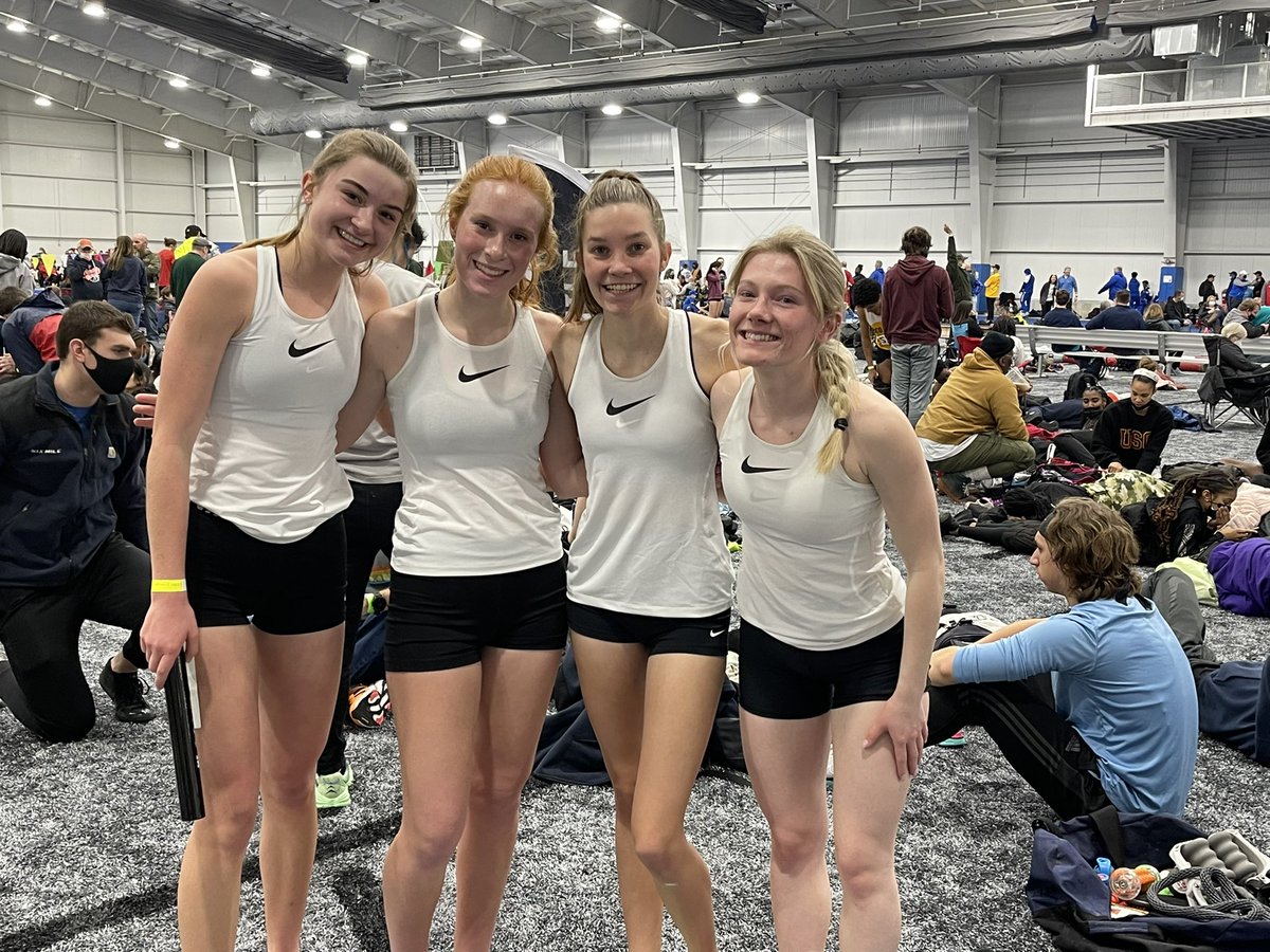 EMacG14's tweet image. Good time cheering on @HIGHLANDERTFXC today at the state indoor finals. @lea_macgregor @Kenzie_Wright23