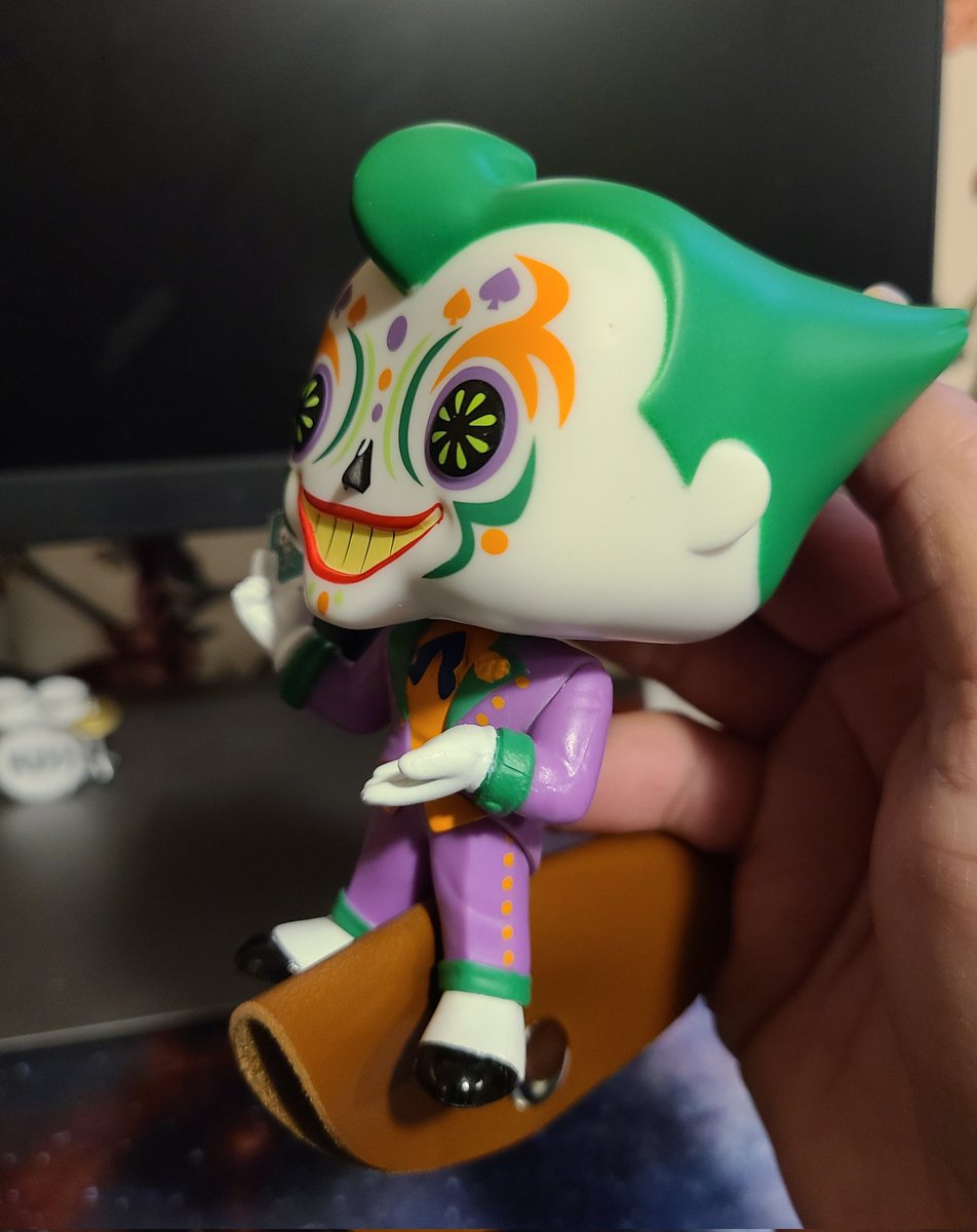 ruizman's tweet photo. Teen Bookfest always includes some odd object in their swag that we're supposed to figure out. I still don't know what this leather thing with a single snap is, but after contemplating, a finger saddle for my action figures and toys sounds good!

Ride 'Em, Joker!!

#tbfbay https://t.co/77c8NfqaZg