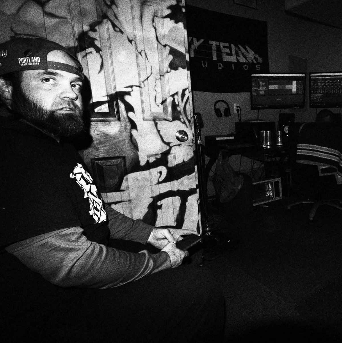 MyTeamStudio's tweet photo. 2/25 ~ studio session ~ @rizzlemusik https://t.co/UffzD0up5S