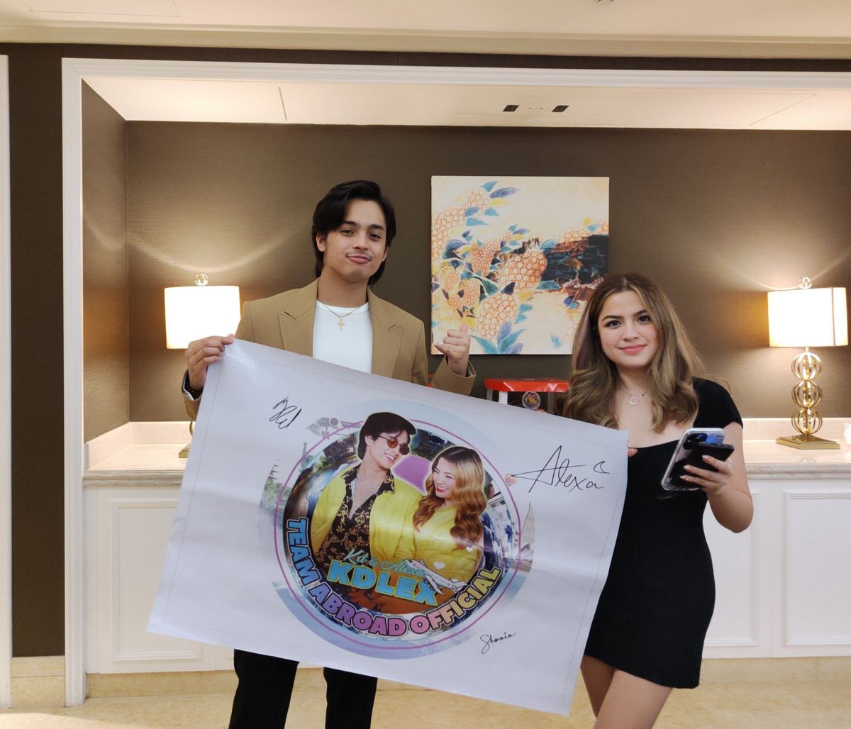 kdlexteamabroad's tweet photo. Mga batang pasaway hahaha love you two mahigpit yung papapicture daw sila sa tarp pero nag hug muna hahaha pinagitna ang tarp... kurot kayo sakin eh.😁😅. @alexailacad @kdestrada_ We love you both so much Thank you love that you enjoy your bday with kd and family... https://t.co/im4HZHrFgD