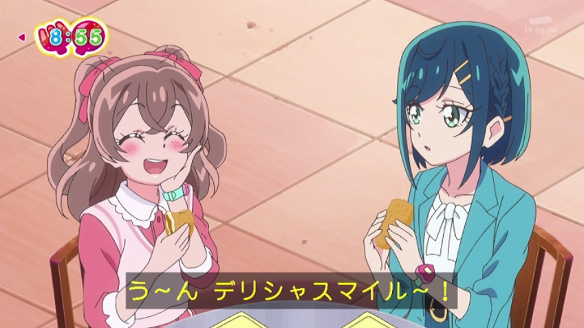 dominass's tweet photo. 半分こしたカレーパンを食べるゆいちゃんをまじまじと観察した上でカレーパンをおいしく食べるここねちゃん、確実に青いプリキュアの"重い女"の系譜を引き継いでいる #nitiasa #precure https://t.co/uIOiTzYWpz