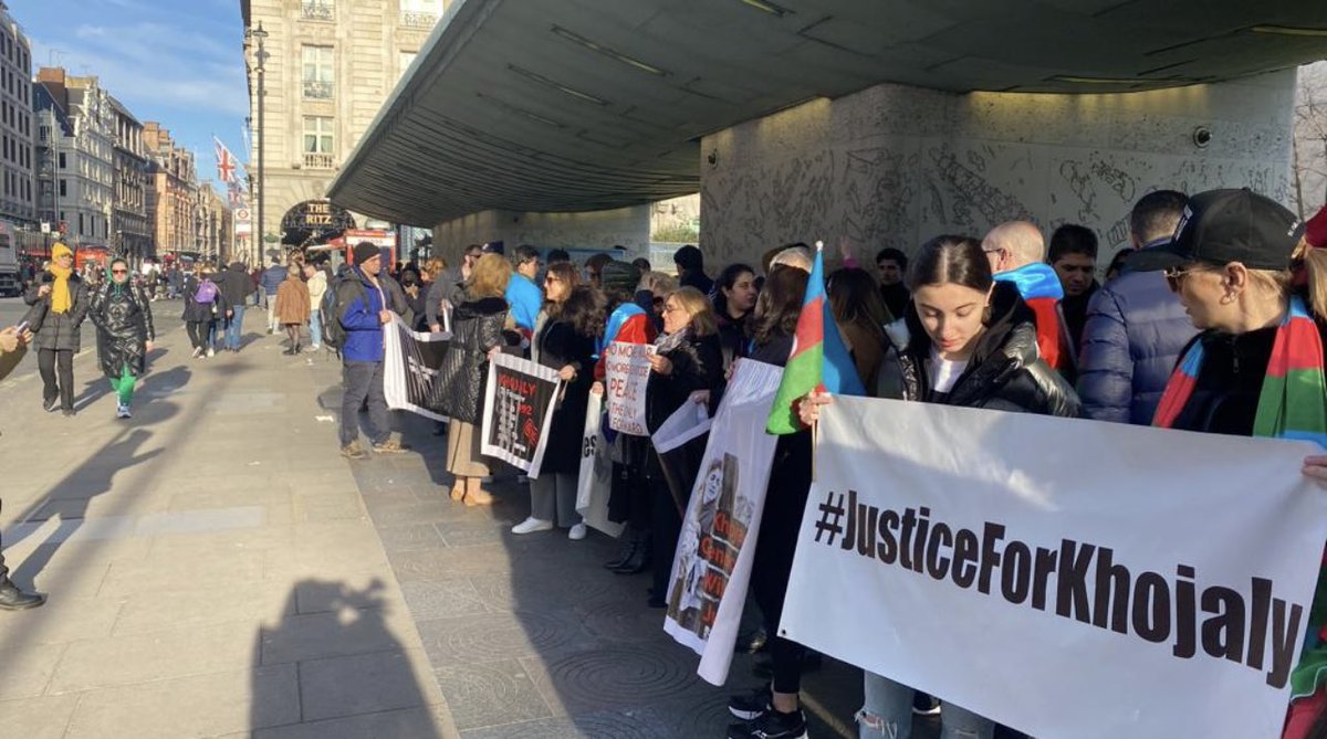 The Azerbaijani Community in the UK organised a march in London to mark the 30th anniversary of the #KhojalyGenocide. 

It started in the Green Park area and continued to to Hyde Park Corner, Knightsbridge, Exhibition Road, Kensington and ended at the Azerbaijani Embassy, 1/3