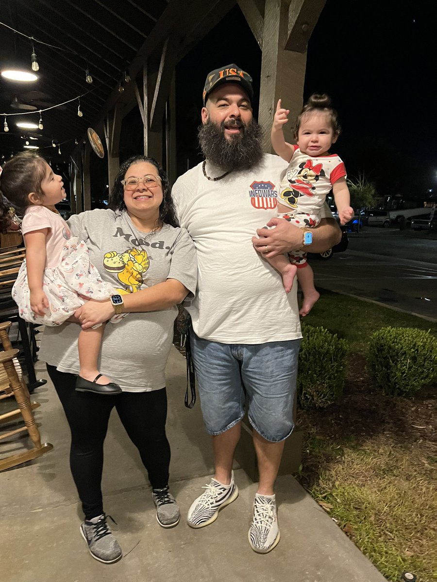 ELMiKiNGBiNG's tweet photo. There is nothing more important in this world than family. Here is a peek into mines. #theguillèns #est2003 #JNJ #est2000 https://t.co/Wc5ht5fTQl