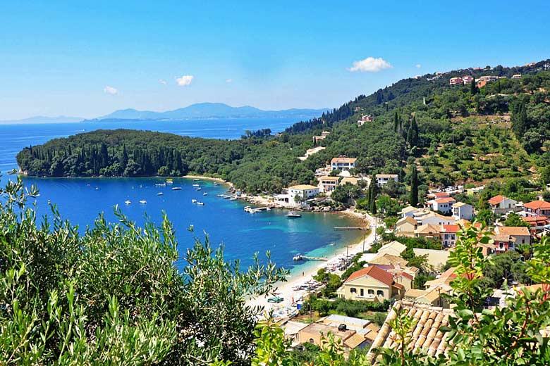 weather2travel's tweet photo. Which #Ionian island is right for you? 💭😍https://t.co/ixhP9mJflz 

#greece #travel #island @mary_novakovich https://t.co/3bgEvJXgrY