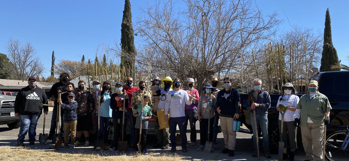 Thank you to our Volunteers and Board Members from @eco_elpaso for attending todays #tree planting event for our #MillionTreesElPaso program across the 79905 zip code. Thanks to our new tree stewards! 

Look out for multiple tree planting events in March! 

🌳☀️🌲🌞🌎 #trees