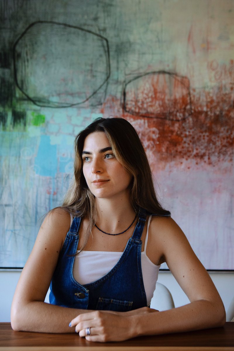 lauren santucci tweet media