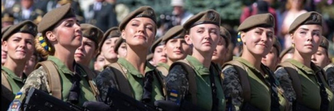 المقاومة الشعبية إلى جانب الجيش أخدت المعركة في منحنى آخر ومدت قواتنا بالمعنويات
بحيث بتنا نرى نساء  تحملن السلاح لتدافع عن تراب هذا الوطن.
حتى الرئيس نفسه الآن على خطوط الأمامية للجبهات 🇺🇦
#الحرب_العالمية_الثالثة   #RussiaUkraineWar #UkraineRussiaWar #StandWithUkraine