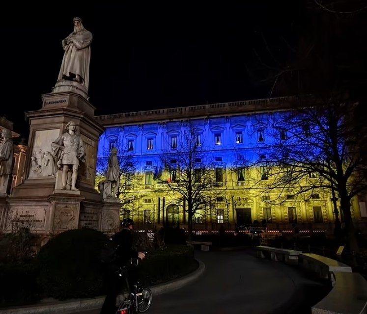 Beautiful to see the world stand in solidarity with Ukraine. #IStandWithUkraine 🇺🇦