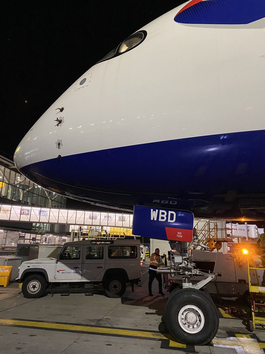 DaveWallsworth's tweet photo. And it’s back to São Paulo yet again! This time flying @airbus A350 G-XWBD on an 10h55m flight. Parked next to my old flame A380 LED Zep! Still miss her but have to say most people think the new one is younger and prettier with bigger motors! 😂✈️✈️ https://t.co/dxEt6OkcBo