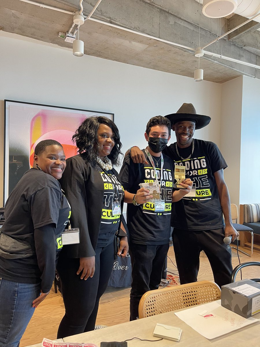 TechTisa's tweet image. Congratulations Ramiro💻👏🏽🎉🎊 @hartman_ms SWAT team Gadget Lab President won 1st place @codefortheculture Beats by Us competition. So proud of this kid.