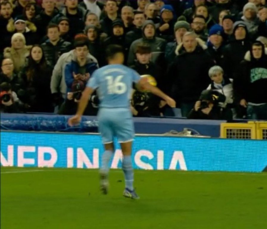 ChrisEllerker's tweet photo. How is that not a penalty!? Corrupt officials strike again! #EVEMCI https://t.co/iDgIZKeAKF