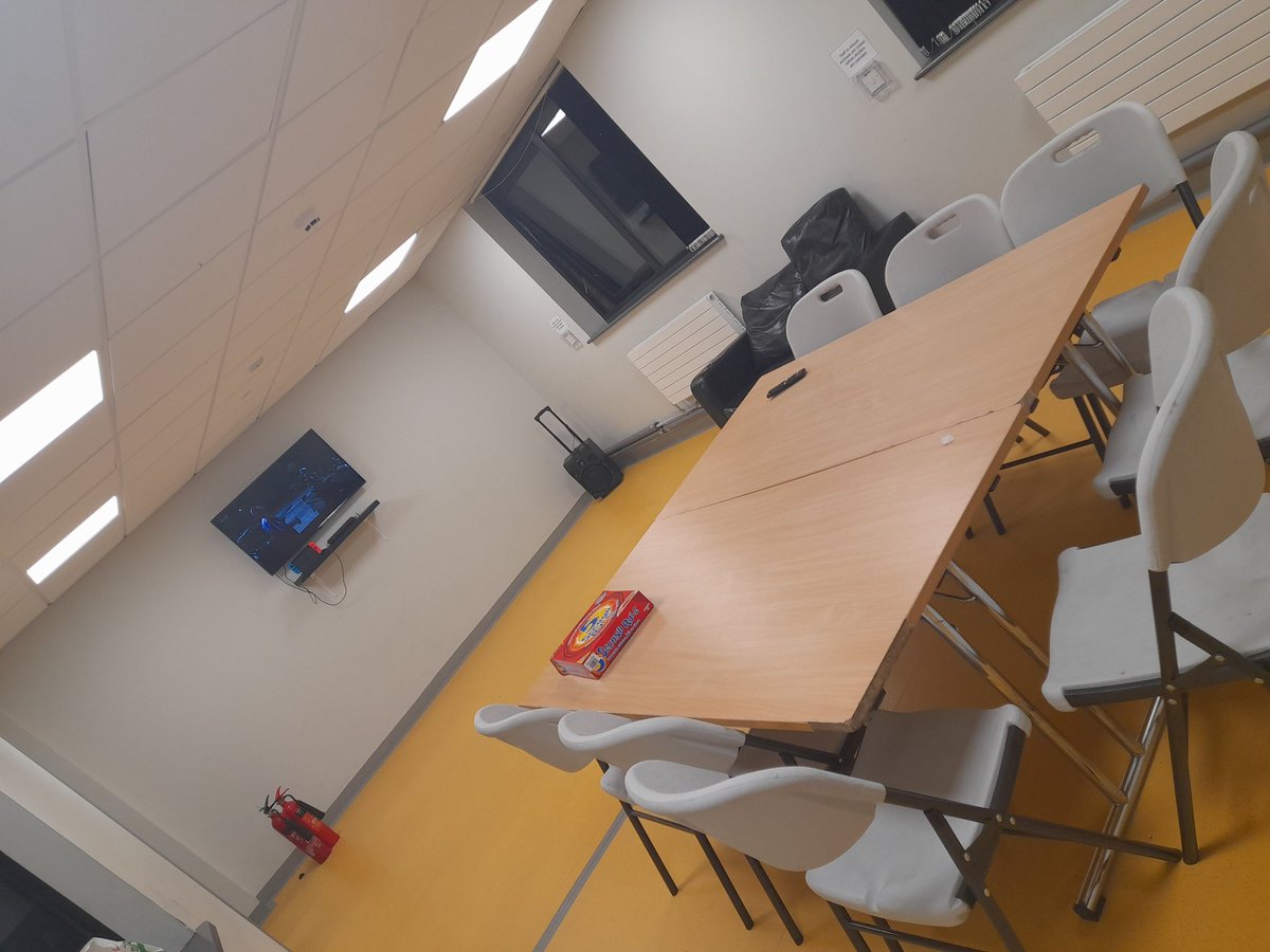 Drop in open tonight 8pm-11pm in <a href="/NewhillYC/">Newhill Youth & Community Centre</a> 11+ youth provision <a href="/micheald84/">Micheal Donnelly</a> <a href="/Eners1977/">NiallMcIonnrachtaigh</a> <a href="/CrissiePoodle/">Chrissie Nic Phóilín</a> <a href="/CaitlinnA23/">Caitlín Armstrong</a> #youth #safespace