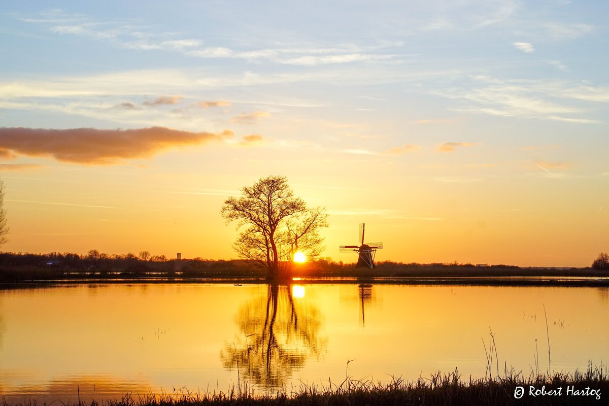 De #Zonsondergang van 26-2-22 bij de #YpeyMune bij #Ryptsjerk 
<a href="/WNLVandaag/">WNL Vandaag</a>