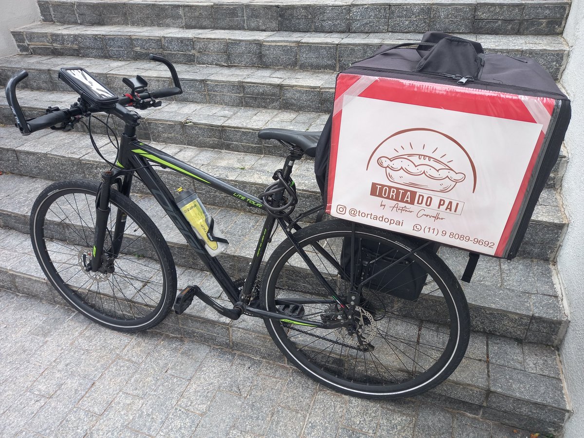 Levaram minha companheira embora. 😔

O furto da minha bike aconteceu neste sábado, por volta das 16h, na Rua Fradique Coutinho, em Pinheiros.

Peço ajuda aos amigos. É uma Oggi Lite Tour, que me acompanhou por mais de 16.000 km nas entregas das tortas.

Se puderem, compartilhem.
