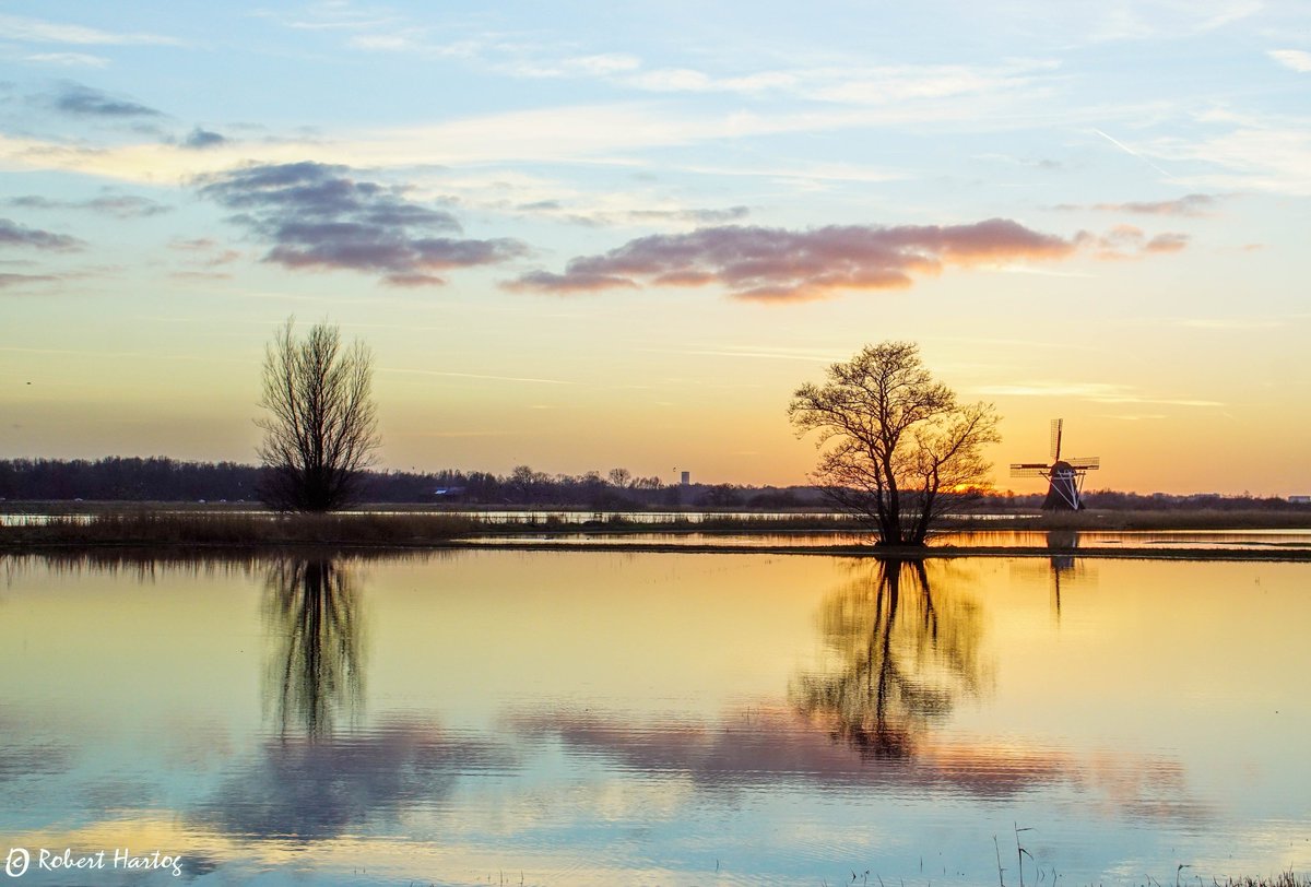 De #Zonsondergang van 26-2-22 bij de #YpeyMune bij #Ryptsjerk 
<a href="/OmropNijs/">Omrop Fryslân Nijs</a> <a href="/OmropFryslan/">Omrop Fryslân</a> @pietsweer