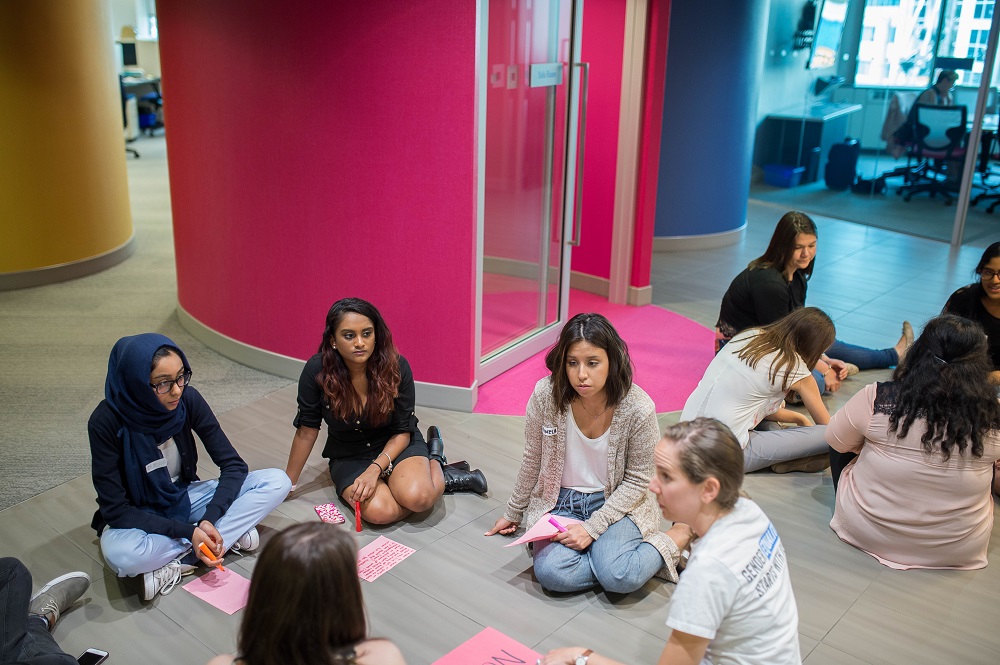 PlanCanada's tweet photo. Youth in Canada ages 14-24: #DYK that around 445,000 Rohingya children had fled genocide by August 2021 and many reported disrupted #education? Help amplify their voices and contribute ideas at our March 20 #SolutionsLab!
https://t.co/RXxs7zNAIa https://t.co/HSEVcdDAj8