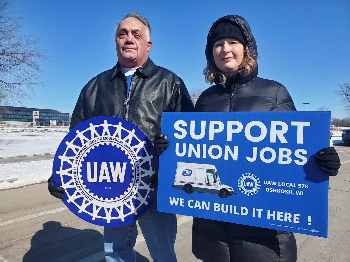 wisaflcio's tweet photo. UAW Local 578 President Bob Lynk with WI AFL-CIO President @s_Bloomingdale rally in Oshkosh to call on Oshkosh Corp. bring the USPS truck home to Wisconsin. #builditunion https://t.co/k39PNHbXgl