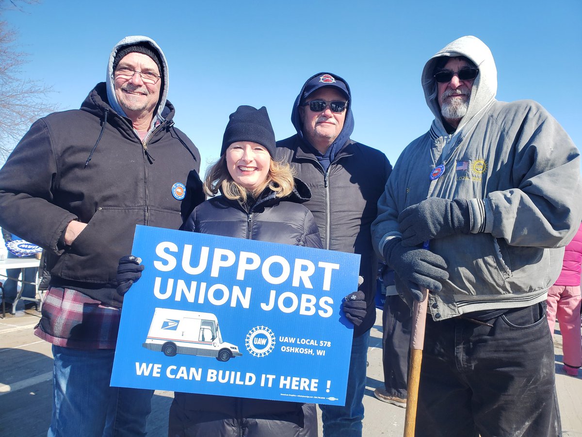 wisaflcio's tweet photo. #wecanbuildit #builditunion @Local578 rally to bring the USPS truck to Wisconsin. This contract was awarded to Oshkosh Defense on the quality craftsmanship of UAW workers in Wisconsin. #wiunion https://t.co/qDj3THfOlp