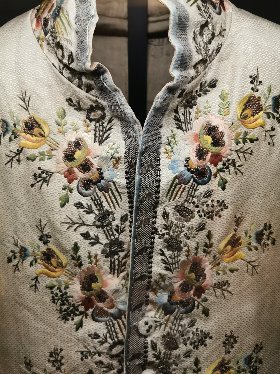 FrdricCostes's tweet photo. Première visite au Palais Galliera (1888), édifice inspiré par la Renaissance italienne au jardin splendide. Il accueille l'exposition "Une histoire de la mode au Palais Galliera" collection de chefs-d'œuvre de tenues d'apparat depuis le XVIIe s. jusqu'au XXe s. https://t.co/kZlzRkpV9o