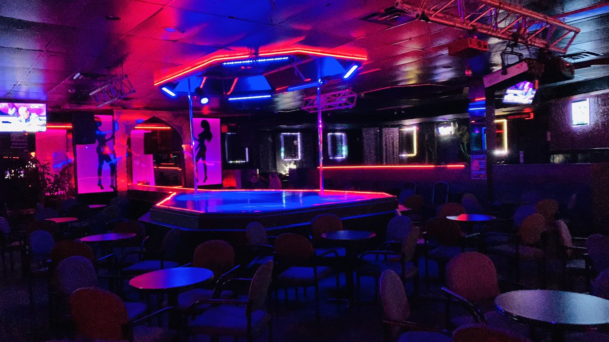 Mi tía es dueña de un strip club🥵Superen eso qjsjsjsjs (no me dejaron grabar los bailes)😮‍💨