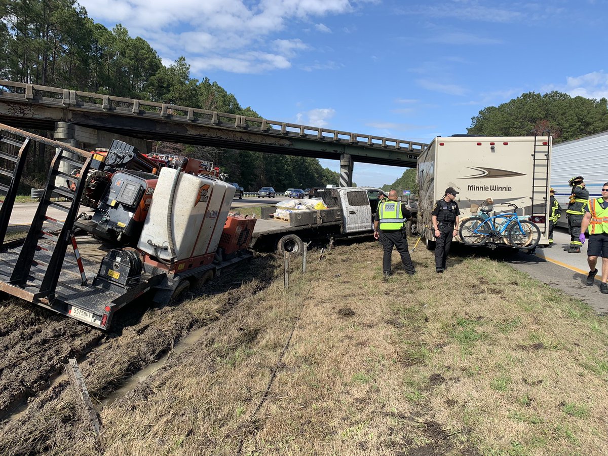 Expect Delays on I-95 Northbound through Hardeeville. Vehicle accident with no injuries. Median cables tangled with vehicle. #IamYourHardeeville #IamYourHardeeville City of Hardeeville, SCHardeeville Police DepartmentJasper County Fire-Rescue