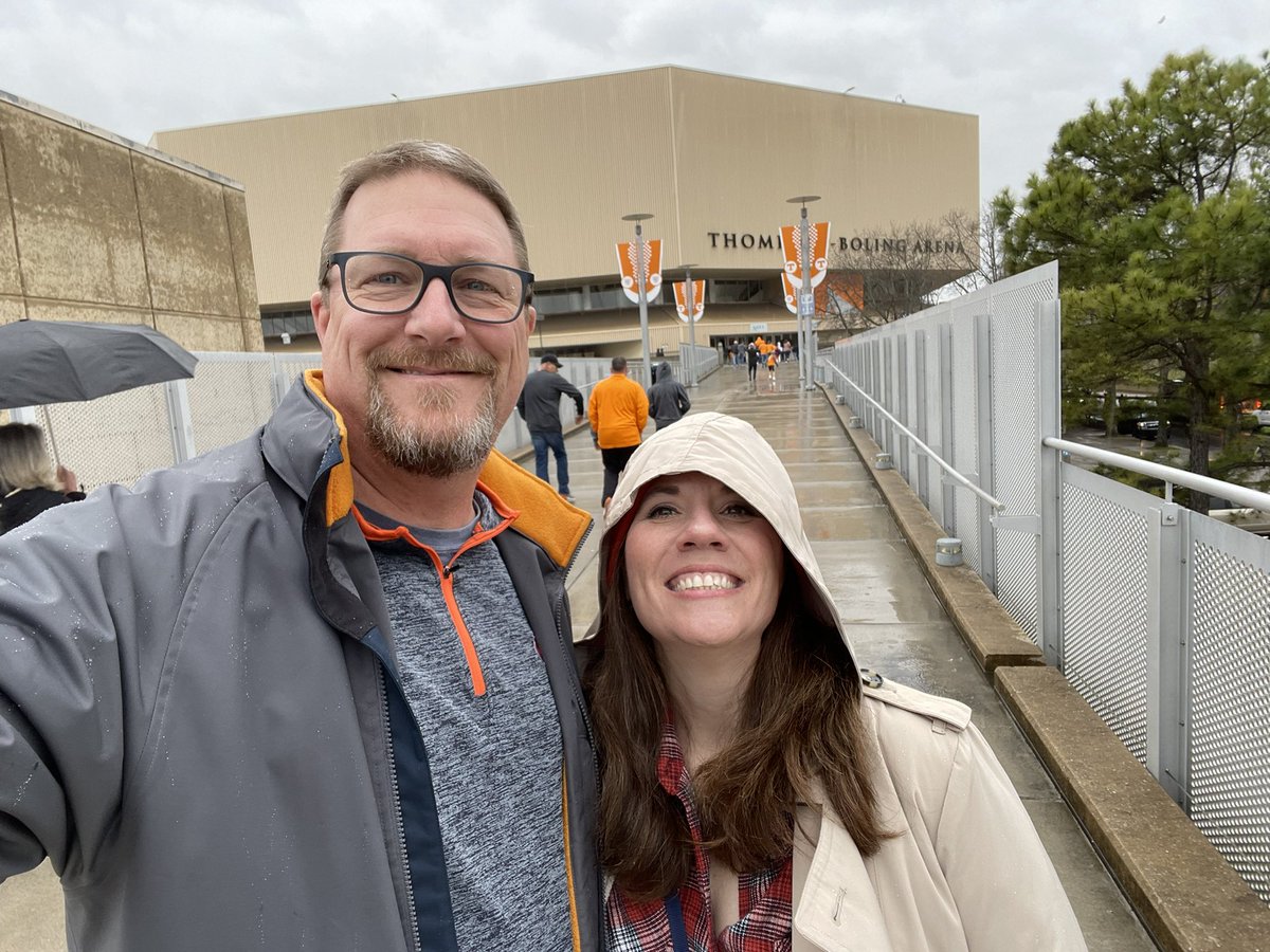 If we lose it’s because <a href="/jamieAU95/">Jamie</a> wore a raincoat with UT orange on it.   #littlestitious #WarEagle #AuburnTwitter