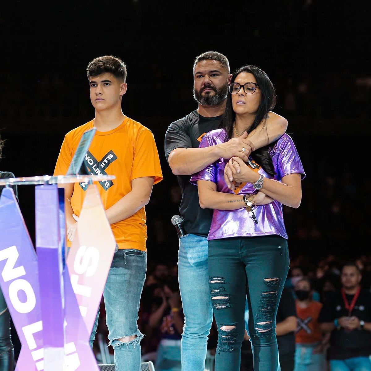 bispalucia's tweet photo. Meu coração se enche de alegria em pisar nesse palco. Em participar do primeiro dia do Arena Conference: NO LIMITS. 
Não há limites para o que o Senhor vai fazer na sua vida. Isso é avivamento. Eu creio que veremos o Brasil de joelhos ao Pai! #arenaconference #nolimits https://t.co/rnq47do91s