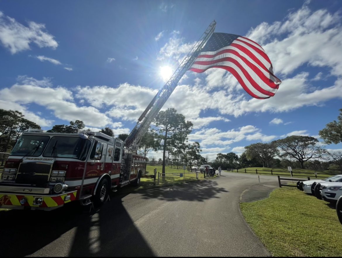 PBCFR's tweet photo. #PBCFR crews from #Battalion4 #Station47 participated in the West Boca Youth Baseball Leagues opening day parade and ceremony. #TeamPBCFR #Ladder47 #OpeningDay https://t.co/2D3awtpXgL