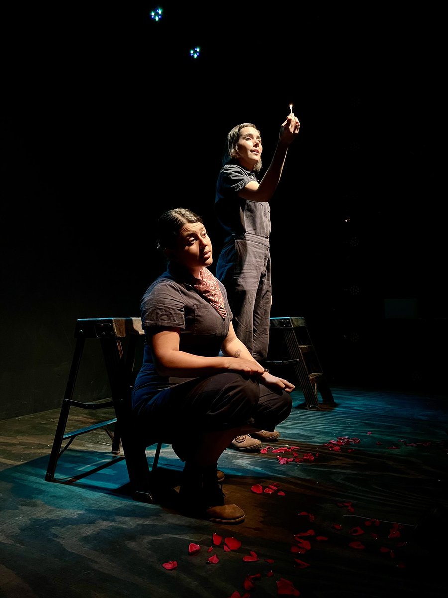 Hoy es un buen día, mejor dicho, un excelente día para ir al teatro. En <a href="/LasTablasTeatro/">Teatro Las Tablas</a> tenemos “A veces los perros sonríen” de <a href="/TjHaceTeatro/">Tijuana Hace Teatro</a> y los boletos se consiguen aquí: tht.boletopolis.com