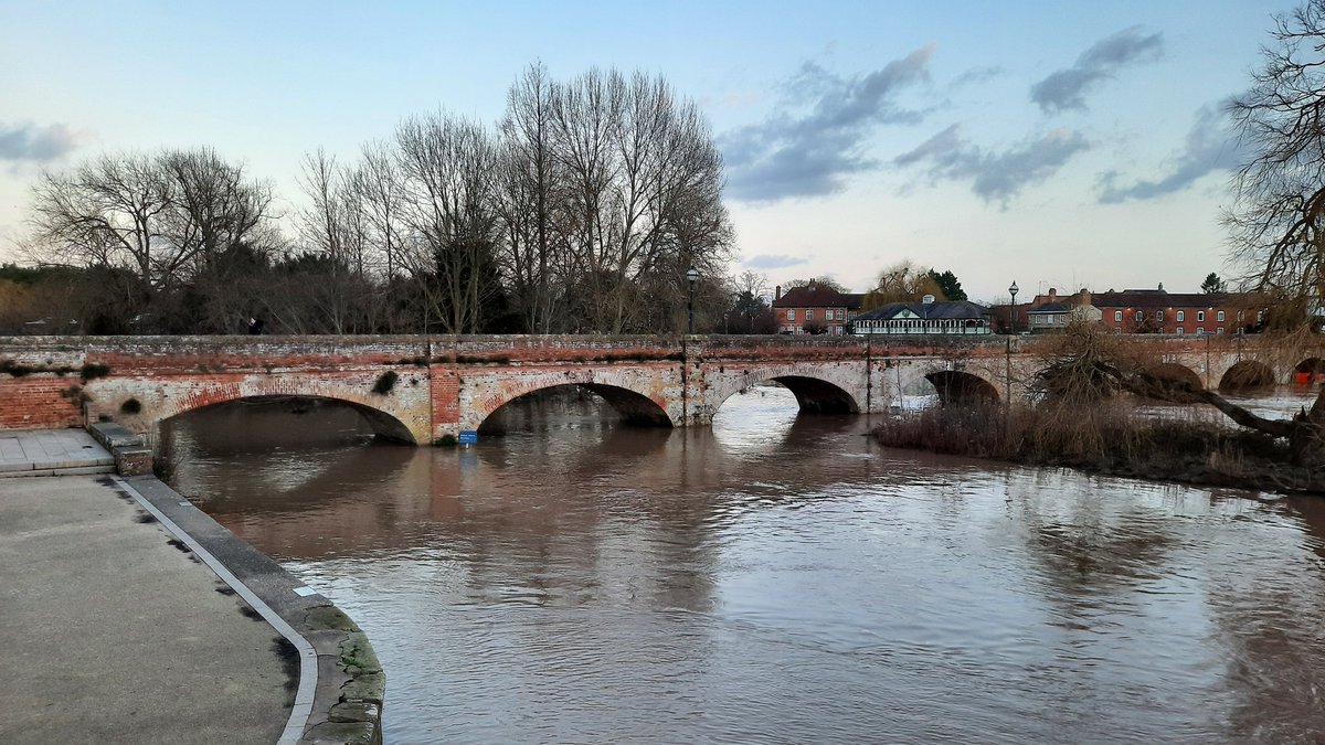 RateMyCulvert's tweet photo. Stratford-on-Avon canal and a bridge over the River Avon #RateMyCulvert https://t.co/LkfPblLU9B